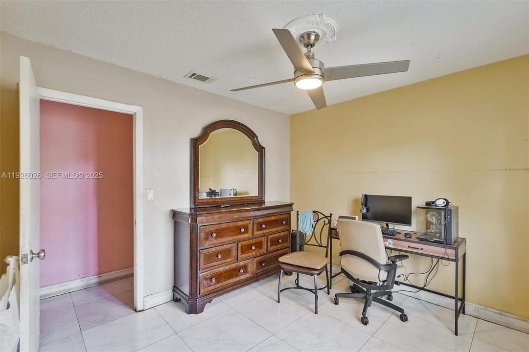 For Sale: $519,900 (4 beds, 2 baths, 1715 Square Feet)