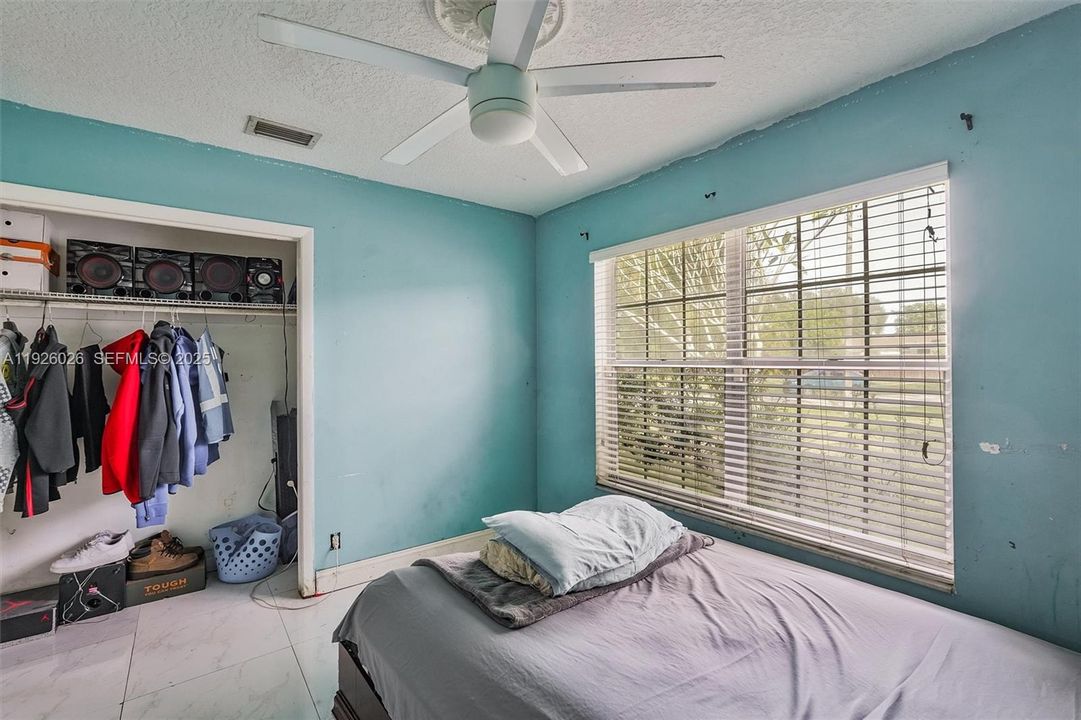 For Sale: $519,900 (4 beds, 2 baths, 1715 Square Feet)