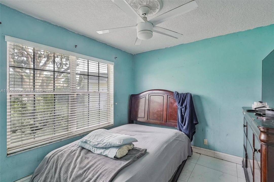 For Sale: $519,900 (4 beds, 2 baths, 1715 Square Feet)