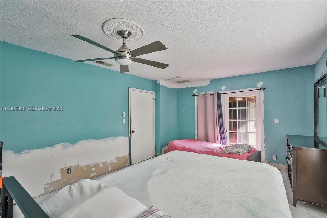 For Sale: $519,900 (4 beds, 2 baths, 1715 Square Feet)