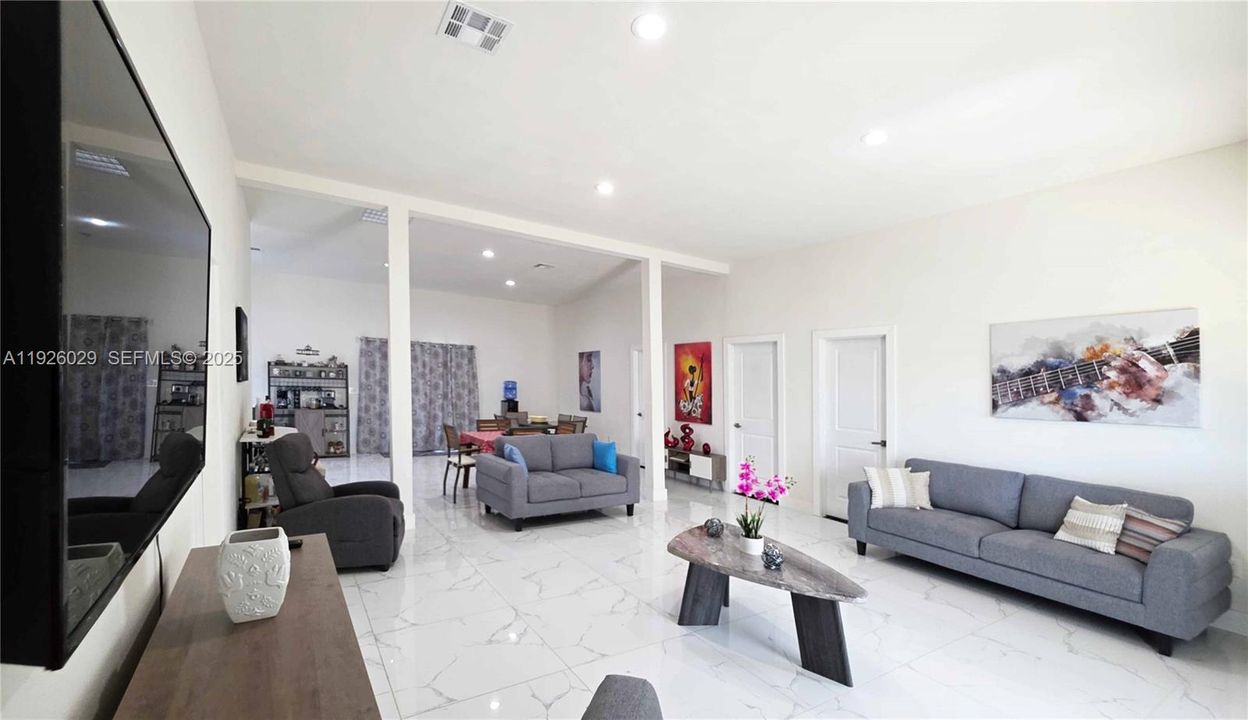 待售: $550,000 (3 贝兹, 2 浴室, 1872 平方英尺)