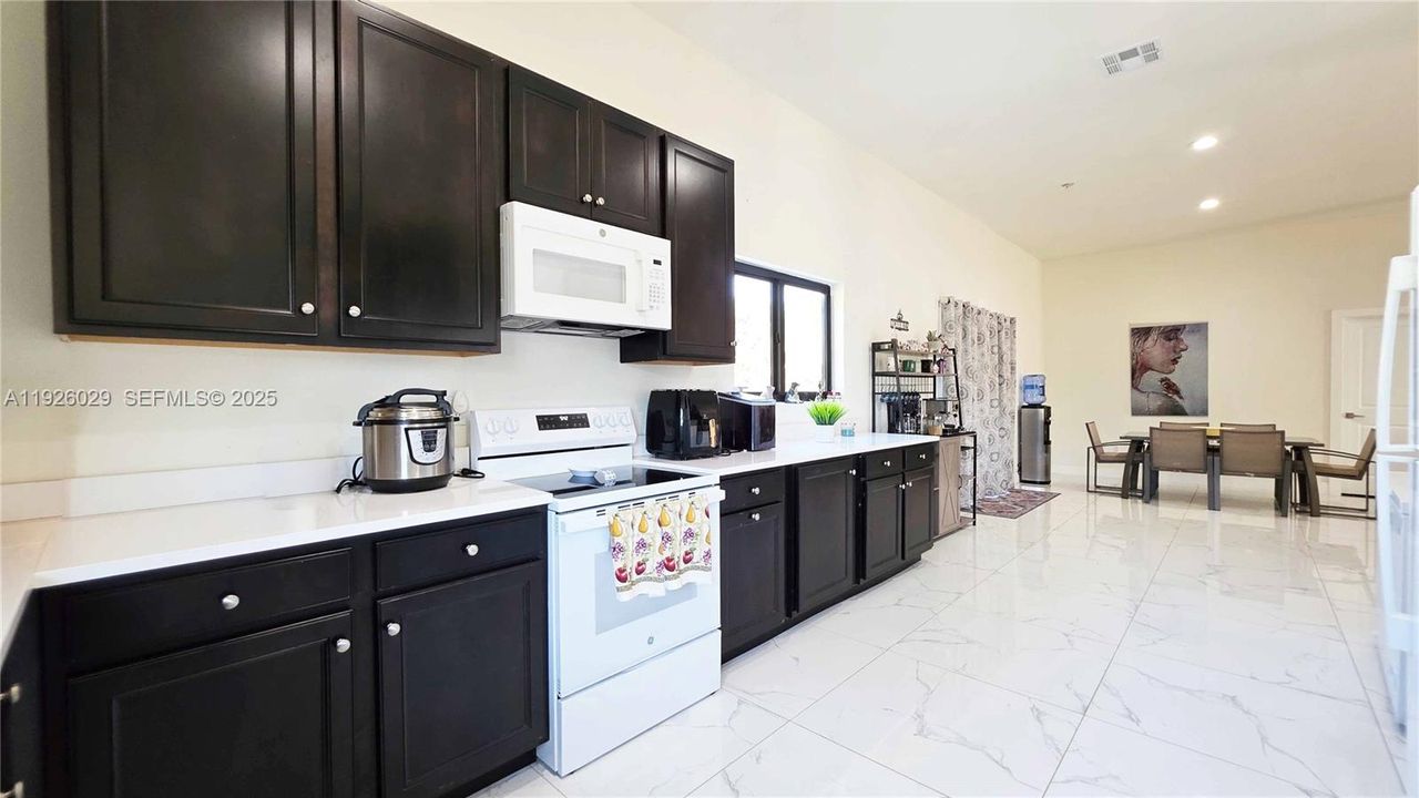 待售: $550,000 (3 贝兹, 2 浴室, 1872 平方英尺)