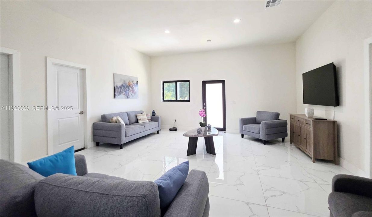 待售: $550,000 (3 贝兹, 2 浴室, 1872 平方英尺)