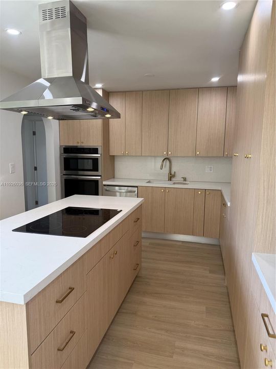 待售: $825,000 (4 贝兹, 2 浴室, 0 平方英尺)