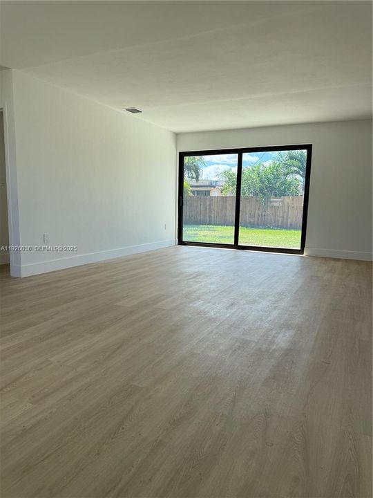 待售: $825,000 (4 贝兹, 2 浴室, 0 平方英尺)