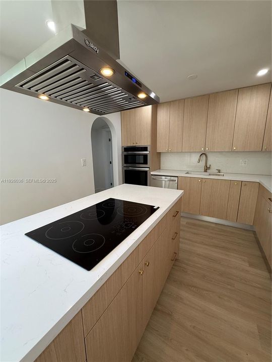 待售: $825,000 (4 贝兹, 2 浴室, 0 平方英尺)