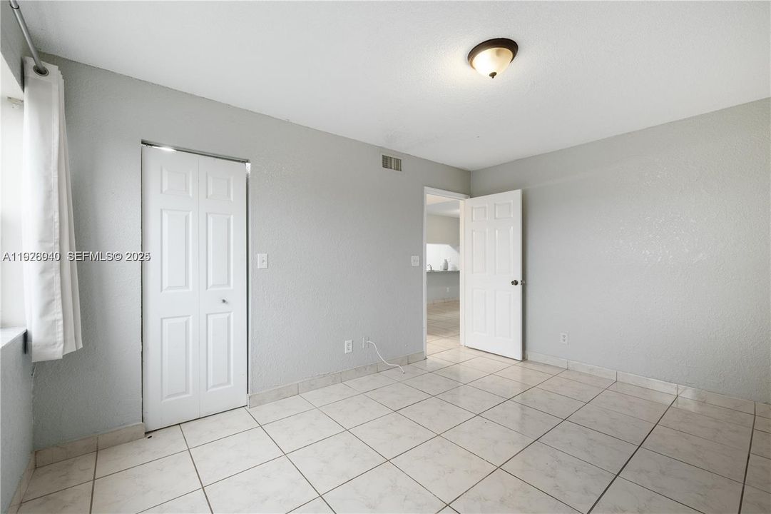 For Rent: $1,950 (1 beds, 1 baths, 843 Square Feet)