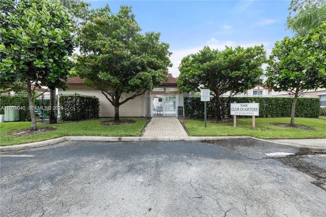 For Rent: $1,950 (1 beds, 1 baths, 843 Square Feet)