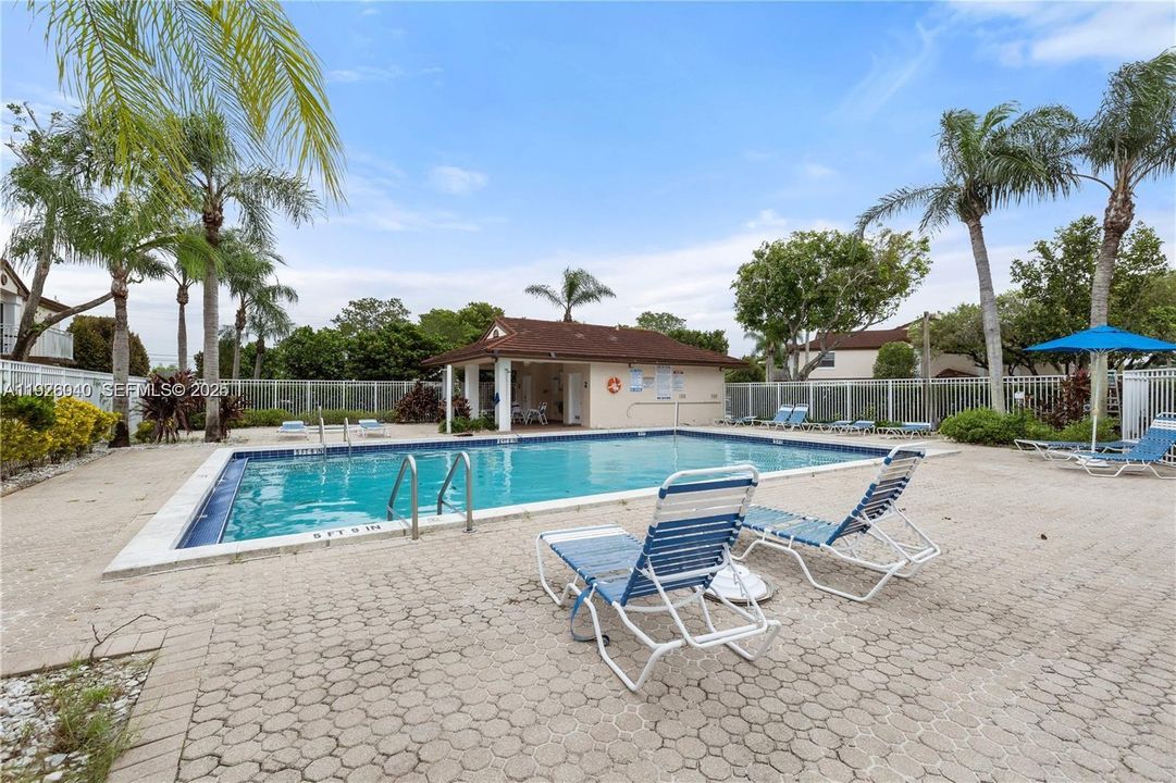 For Rent: $1,950 (1 beds, 1 baths, 843 Square Feet)