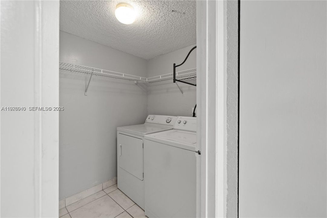 For Rent: $1,950 (1 beds, 1 baths, 843 Square Feet)