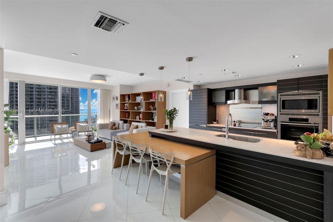 For Sale: $1,200,000 (2 beds, 2 baths, 1500 Square Feet)