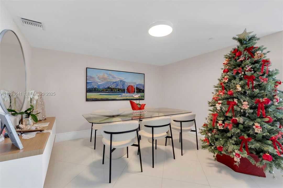 For Sale: $1,200,000 (2 beds, 2 baths, 1500 Square Feet)