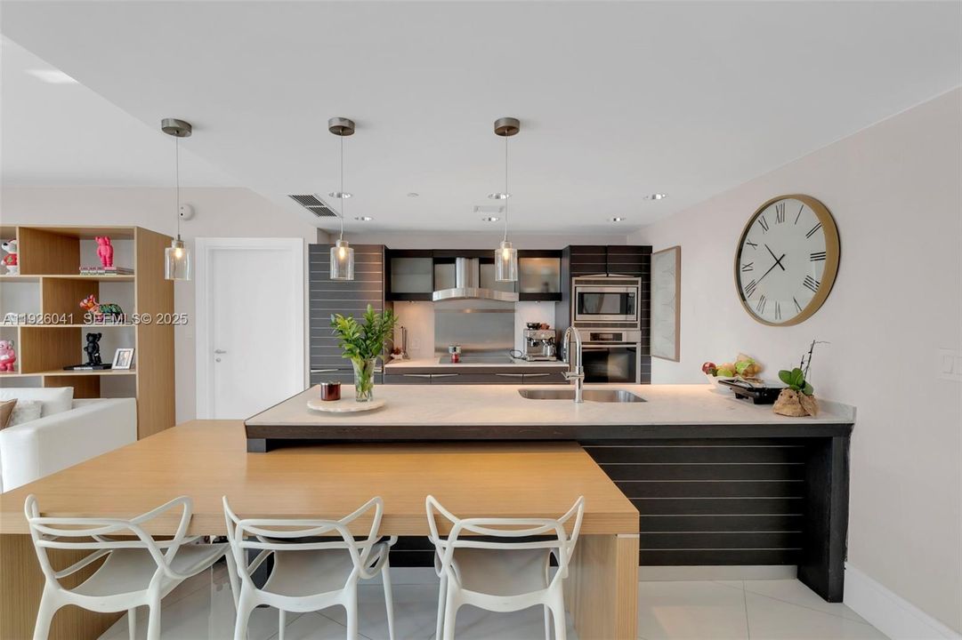 For Sale: $1,200,000 (2 beds, 2 baths, 1500 Square Feet)