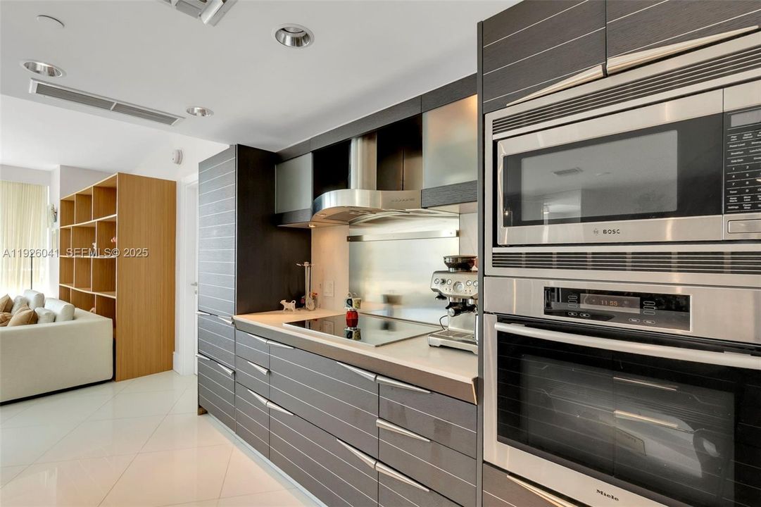 For Sale: $1,200,000 (2 beds, 2 baths, 1500 Square Feet)