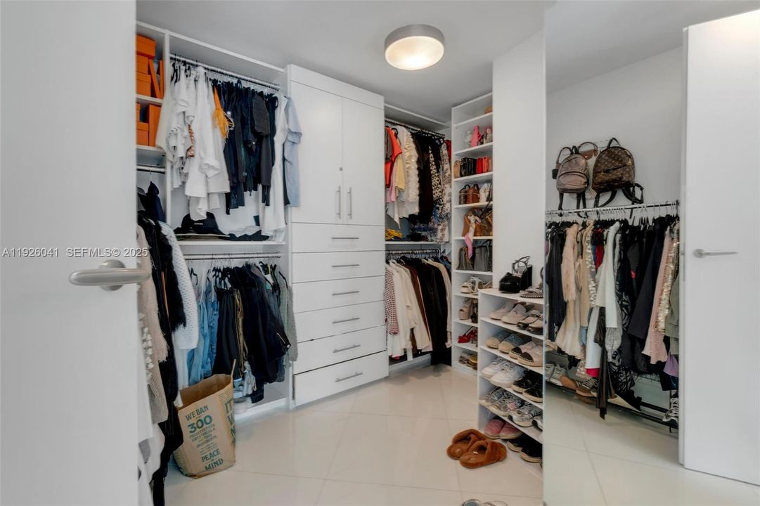 For Sale: $1,200,000 (2 beds, 2 baths, 1500 Square Feet)