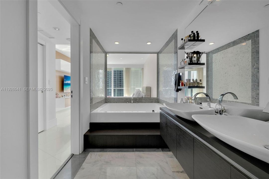 For Sale: $1,200,000 (2 beds, 2 baths, 1500 Square Feet)