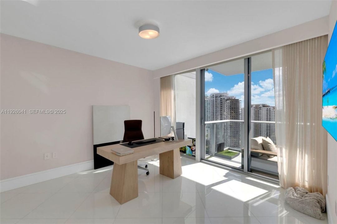 For Sale: $1,200,000 (2 beds, 2 baths, 1500 Square Feet)