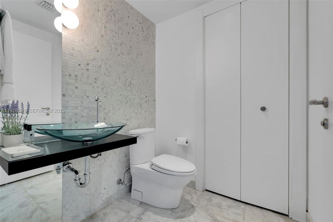 For Sale: $1,200,000 (2 beds, 2 baths, 1500 Square Feet)