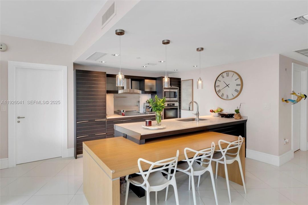 For Sale: $1,200,000 (2 beds, 2 baths, 1500 Square Feet)