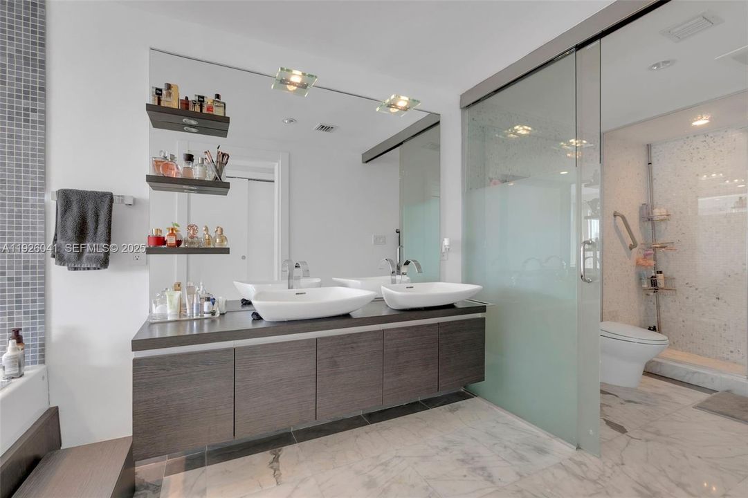 For Sale: $1,200,000 (2 beds, 2 baths, 1500 Square Feet)