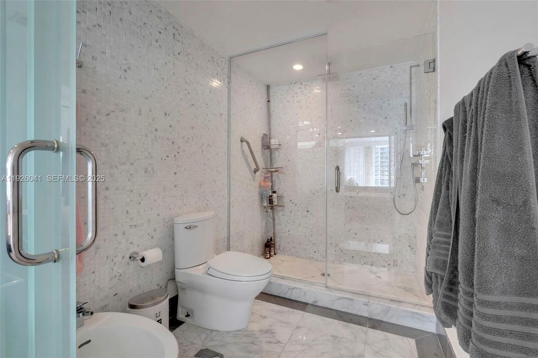 For Sale: $1,200,000 (2 beds, 2 baths, 1500 Square Feet)