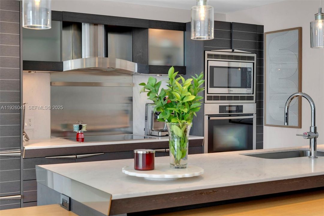 For Sale: $1,200,000 (2 beds, 2 baths, 1500 Square Feet)