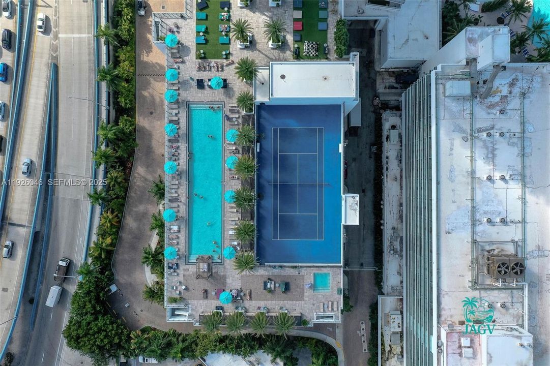 待售: $878,000 (2 贝兹, 2 浴室, 1044 平方英尺)