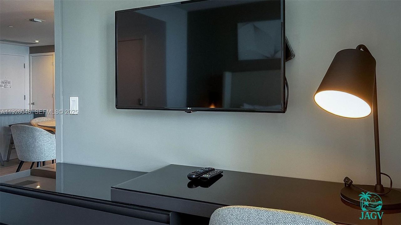 待售: $878,000 (2 贝兹, 2 浴室, 1044 平方英尺)