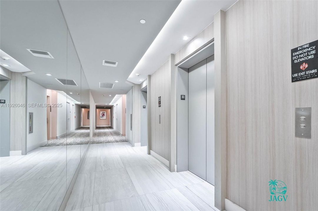 待售: $878,000 (2 贝兹, 2 浴室, 1044 平方英尺)