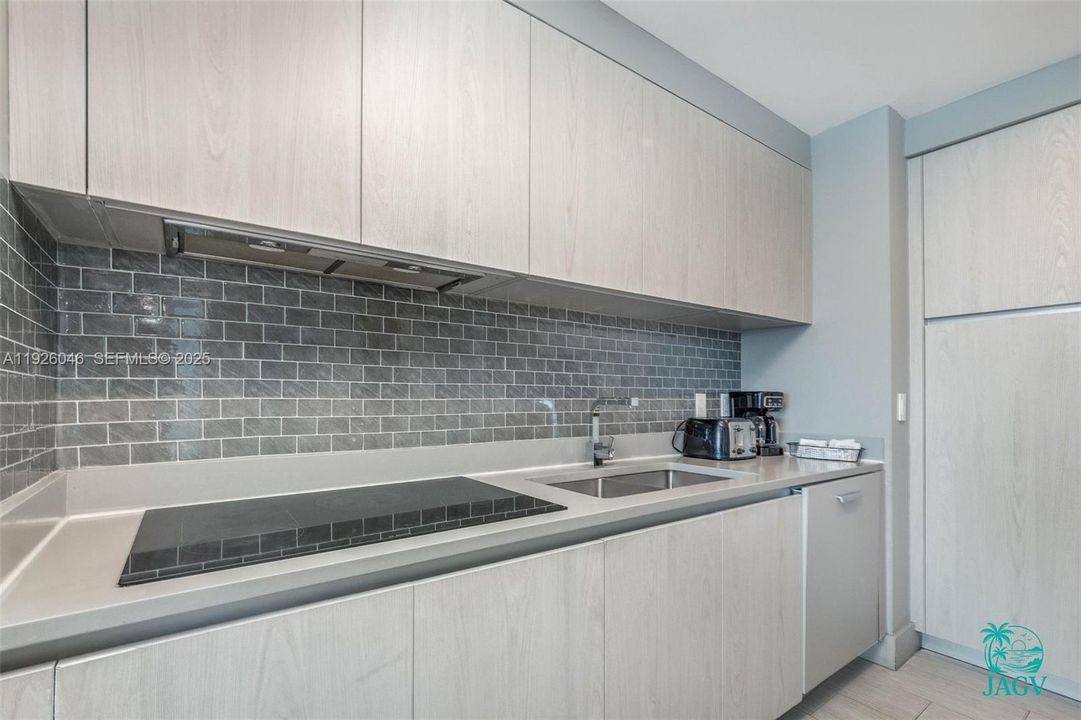 待售: $878,000 (2 贝兹, 2 浴室, 1044 平方英尺)