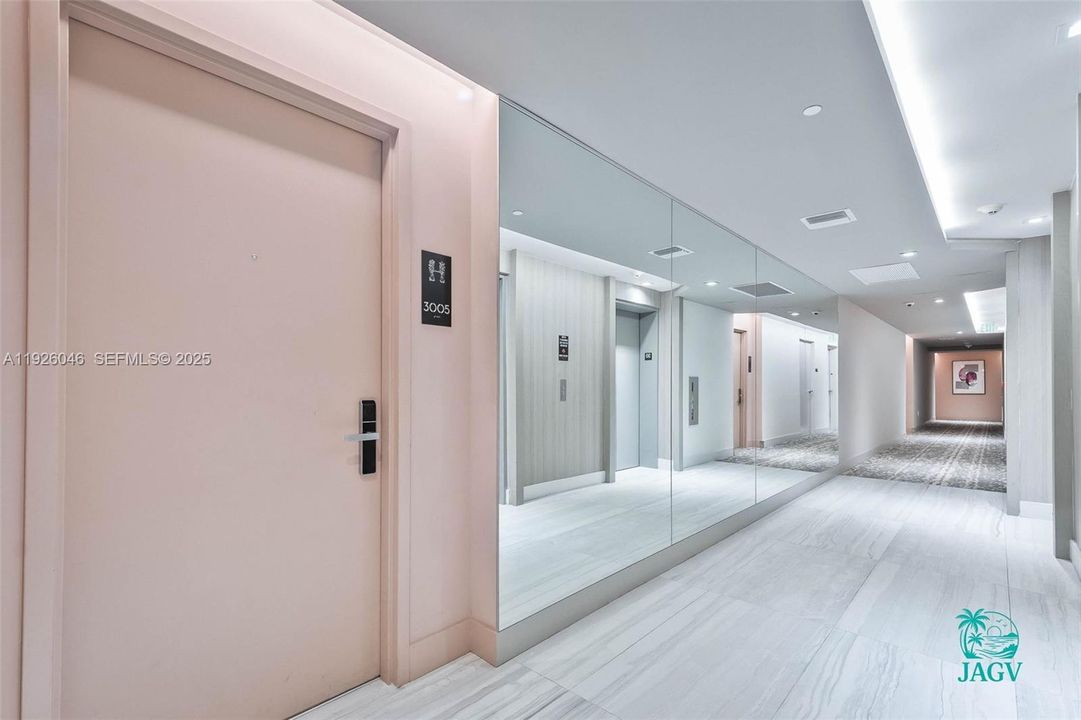 待售: $878,000 (2 贝兹, 2 浴室, 1044 平方英尺)