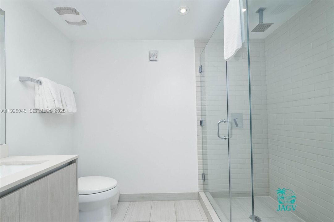 待售: $878,000 (2 贝兹, 2 浴室, 1044 平方英尺)