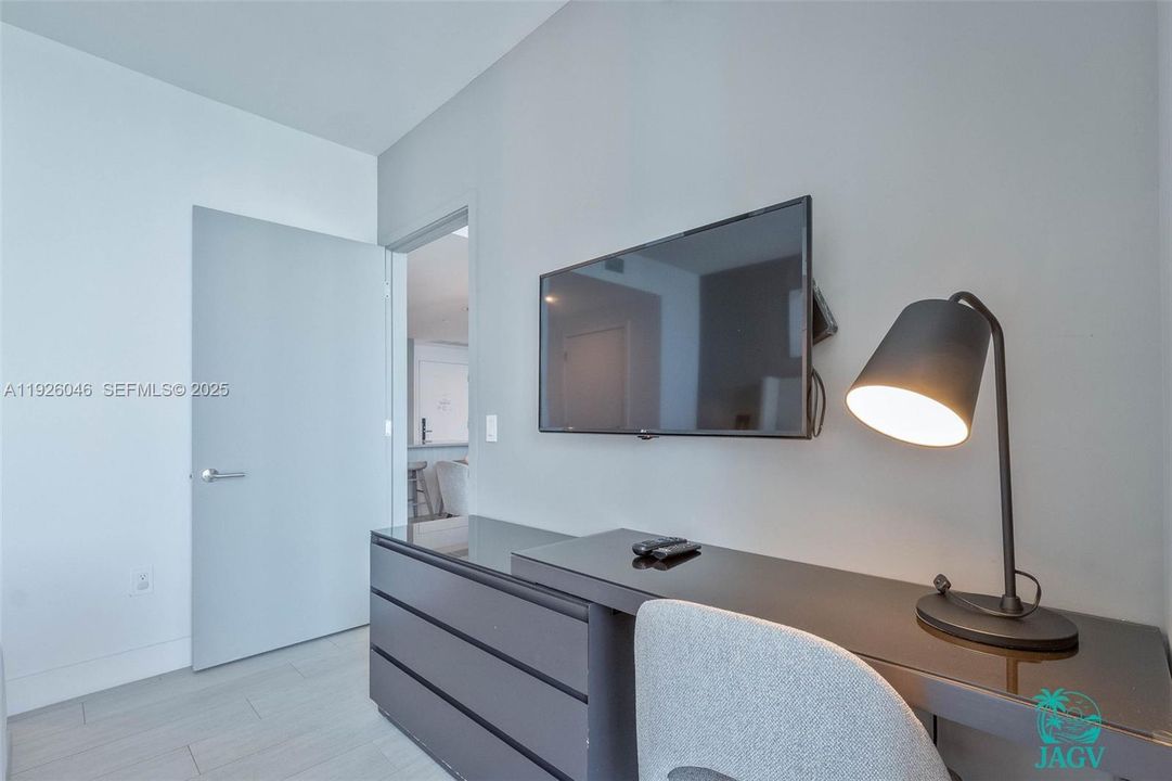 待售: $878,000 (2 贝兹, 2 浴室, 1044 平方英尺)