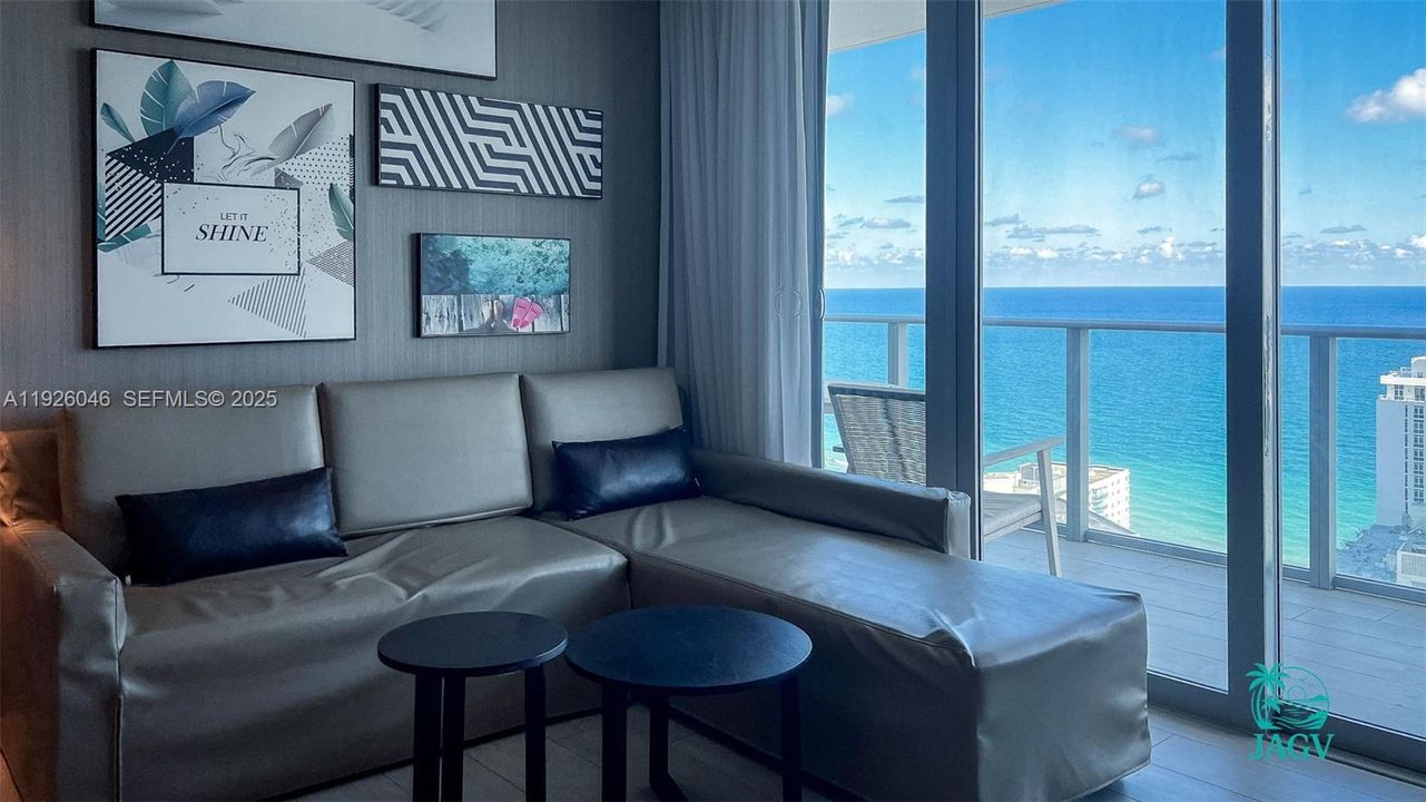 待售: $878,000 (2 贝兹, 2 浴室, 1044 平方英尺)