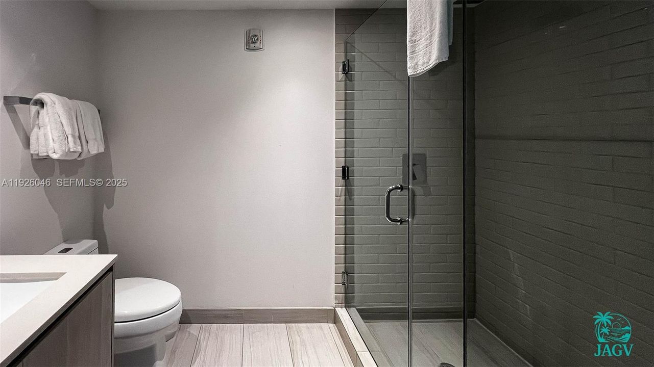 待售: $878,000 (2 贝兹, 2 浴室, 1044 平方英尺)