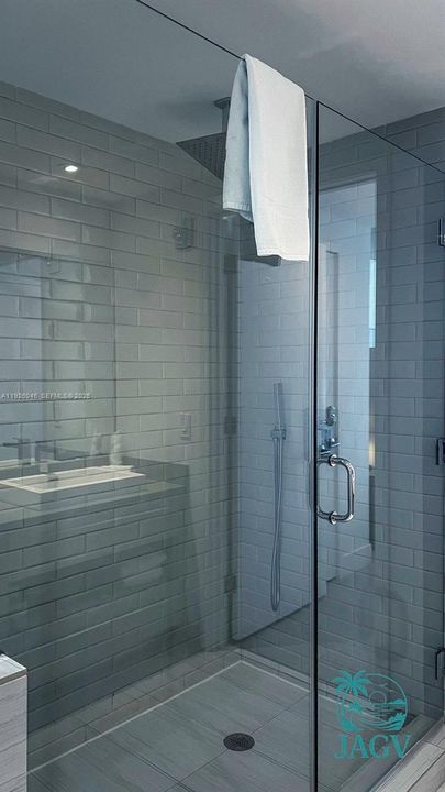 待售: $878,000 (2 贝兹, 2 浴室, 1044 平方英尺)