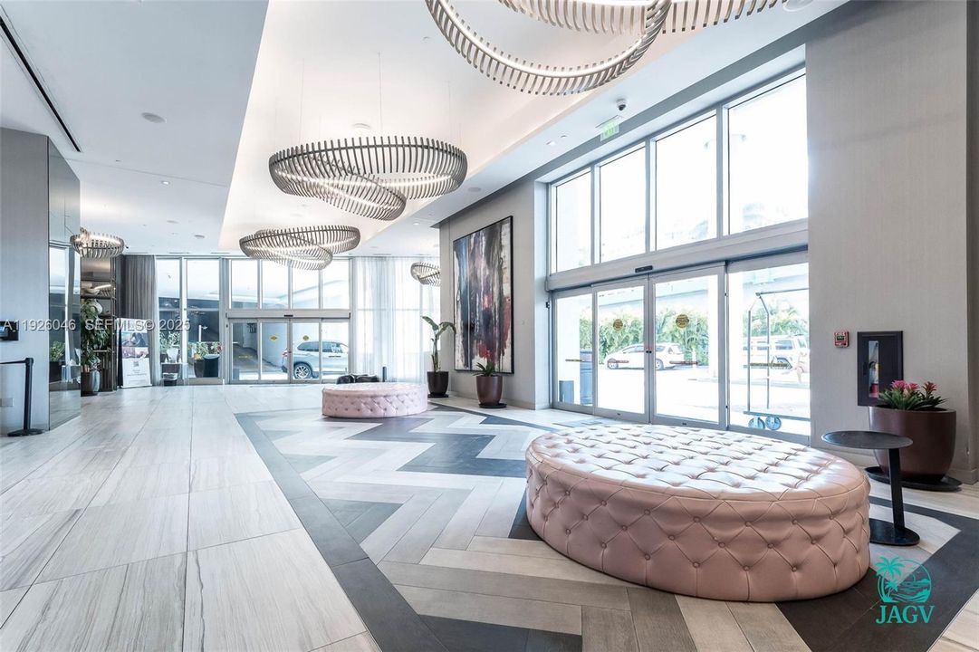 待售: $878,000 (2 贝兹, 2 浴室, 1044 平方英尺)