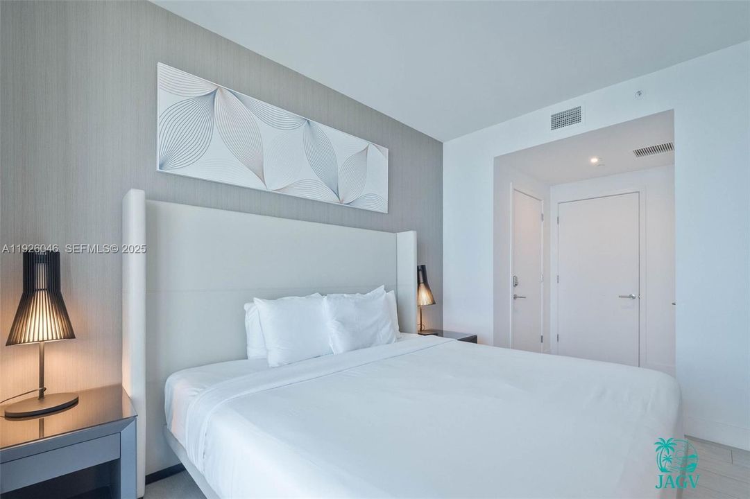 待售: $878,000 (2 贝兹, 2 浴室, 1044 平方英尺)