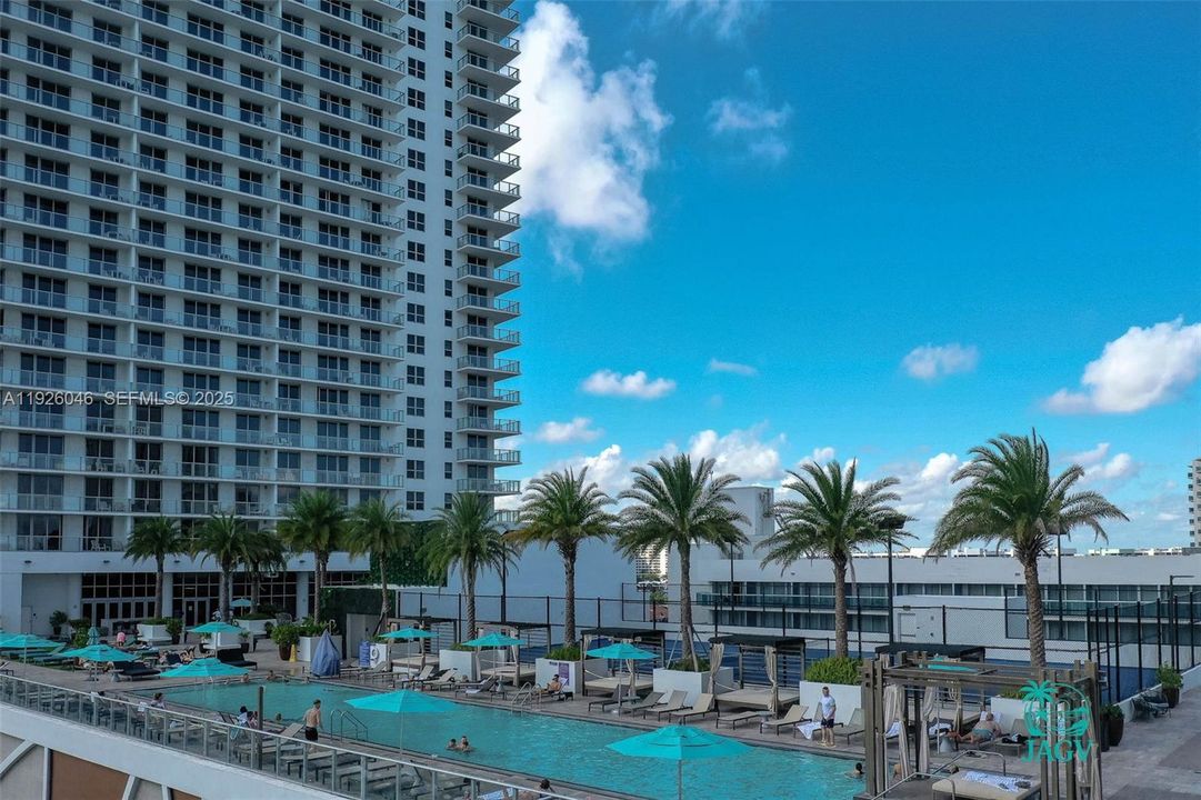 待售: $878,000 (2 贝兹, 2 浴室, 1044 平方英尺)