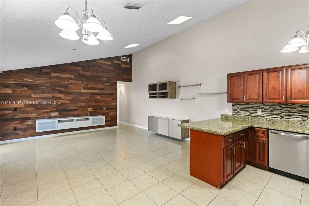 На продажу: $455,000 (3 спален, 3 ванн, 1325 Квадратных фут)