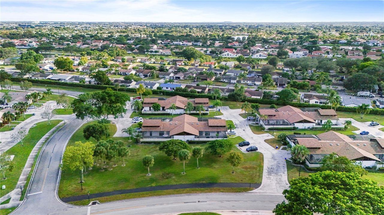 На продажу: $455,000 (3 спален, 3 ванн, 1325 Квадратных фут)