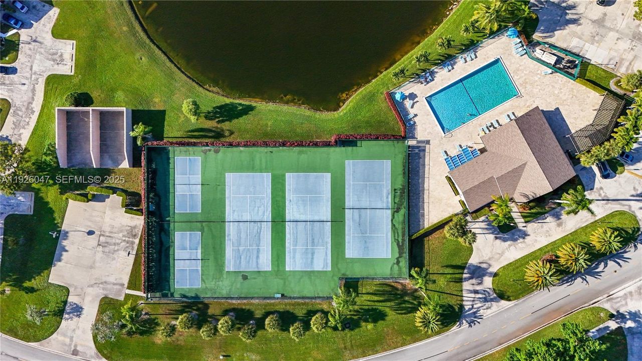 На продажу: $455,000 (3 спален, 3 ванн, 1325 Квадратных фут)