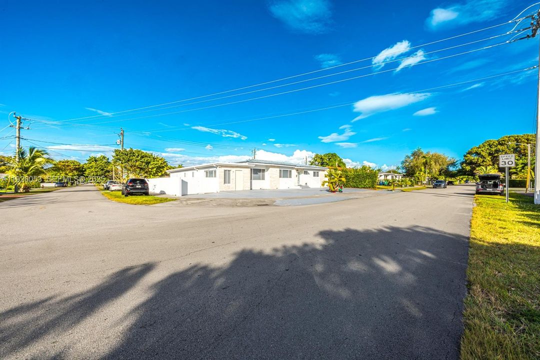 En Venta: $920,000 (3 camas, 2 baños, 2214 Pies cuadrados)