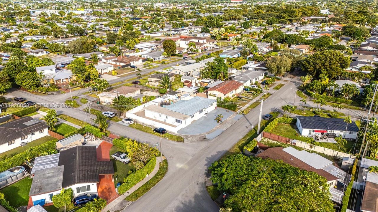 En Venta: $920,000 (3 camas, 2 baños, 2214 Pies cuadrados)