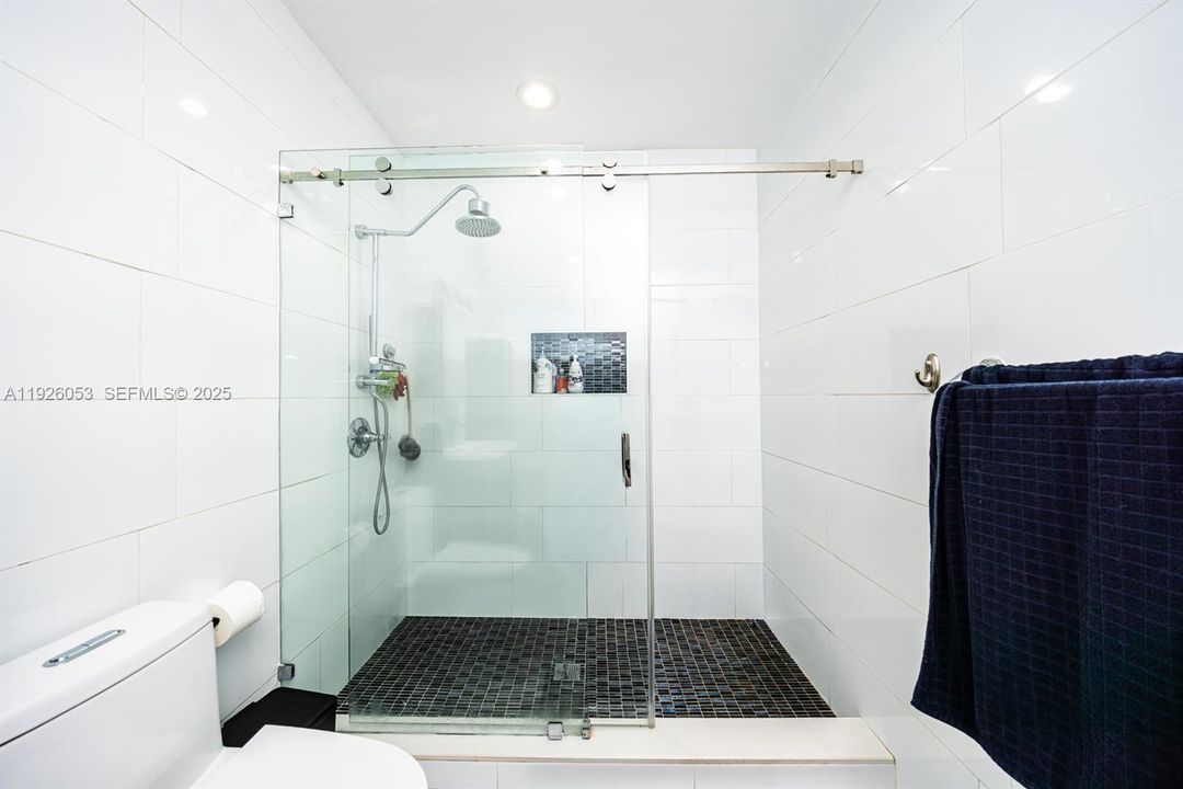 En Venta: $920,000 (3 camas, 2 baños, 2214 Pies cuadrados)