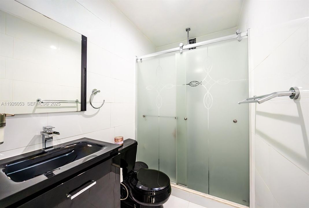 En Venta: $920,000 (3 camas, 2 baños, 2214 Pies cuadrados)