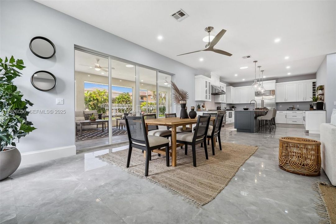 Dining Area just steps from the lanai