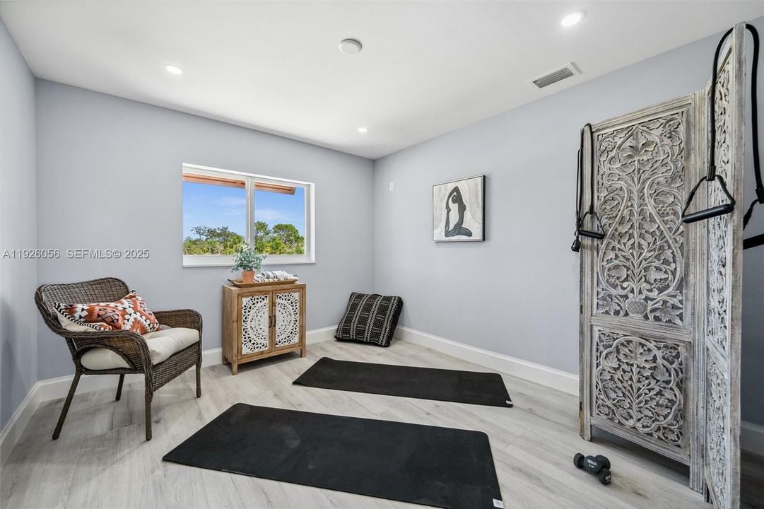 3rd floor Bedroom / Flex Room