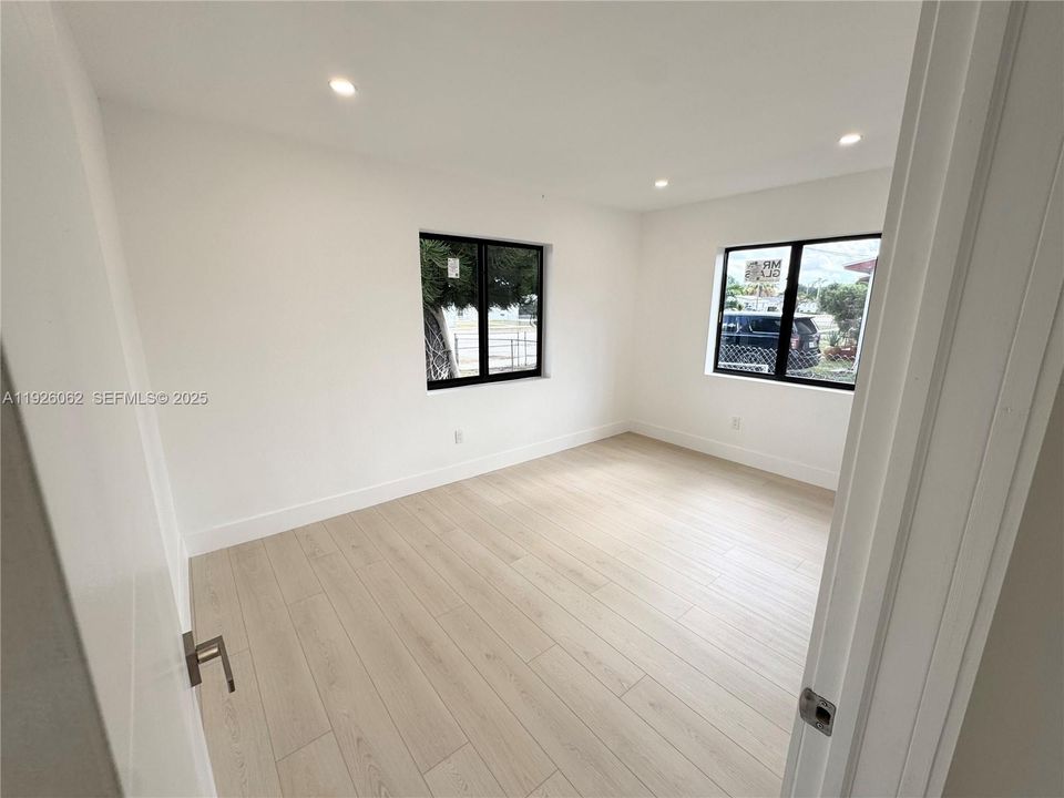 出租: $3,600 (3 贝兹, 2 浴室, 1248 平方英尺)