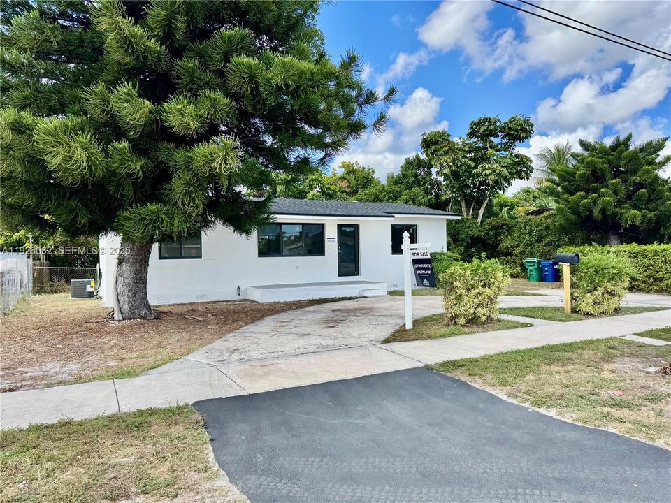 出租: $3,600 (3 贝兹, 2 浴室, 1248 平方英尺)